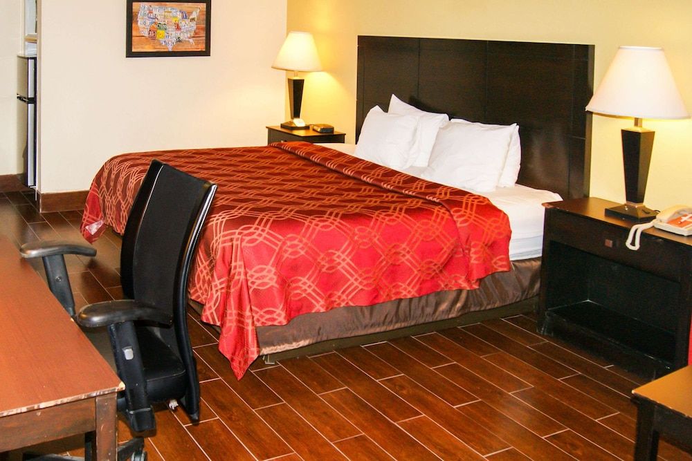 Econo Lodge Inn & Suites West - Energy Corridor