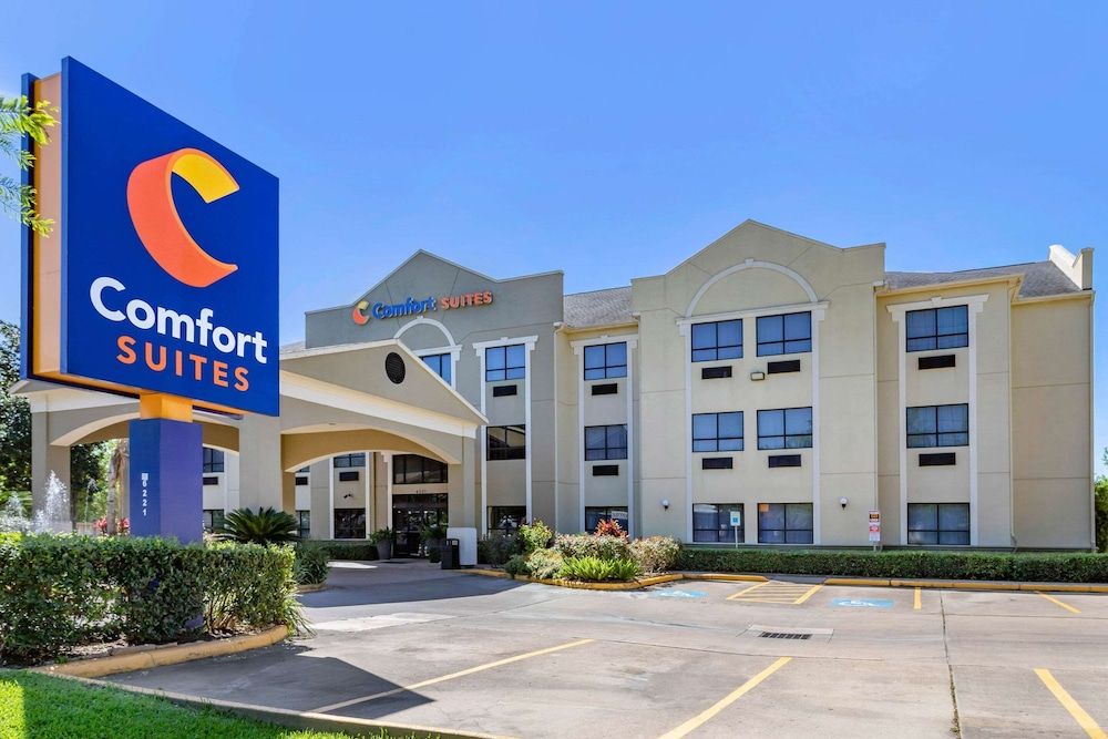 undefined Comfort Suites - Near The Galleria 4