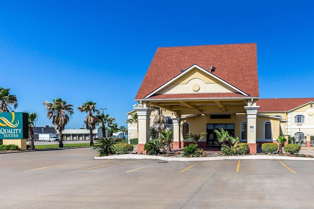 undefined Quality Suites North 5