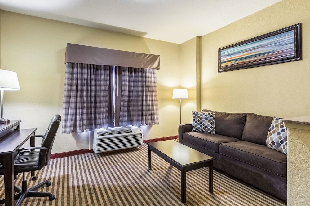 undefined Quality Suites North 2