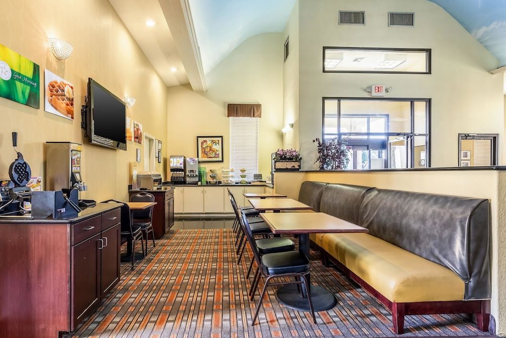 undefined Quality Suites North 10