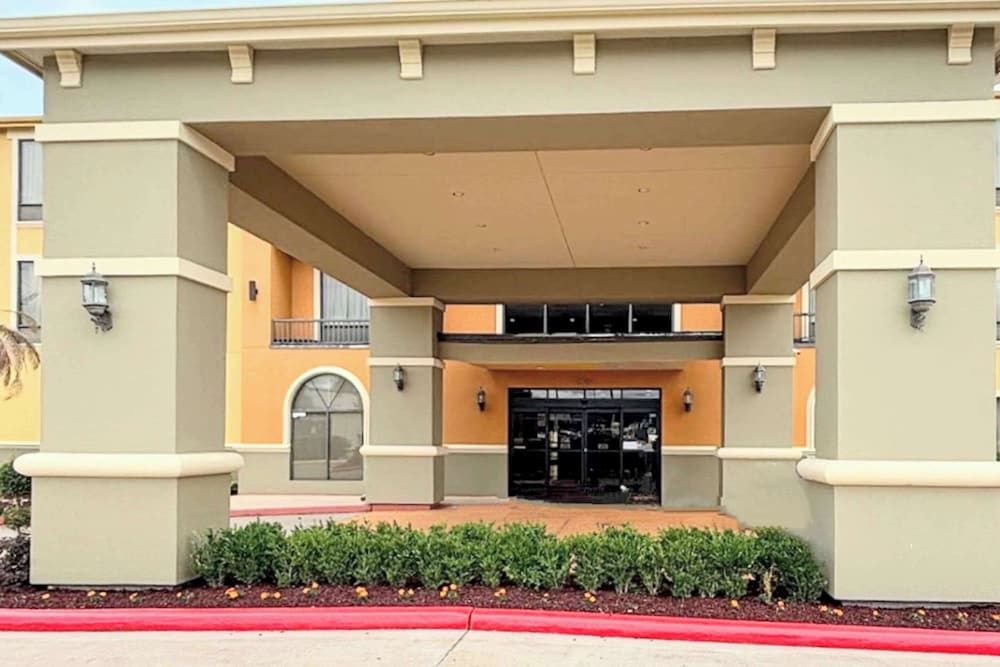undefined Comfort Suites Westchase Houston Energy Corridor 9