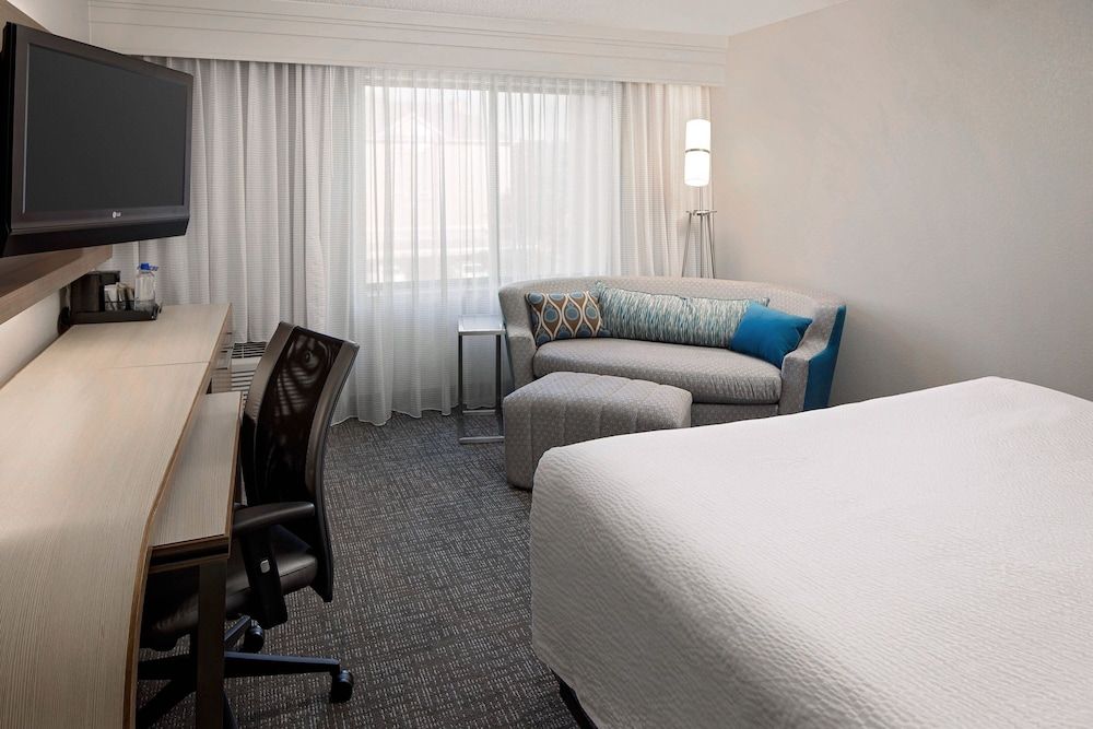 undefined Courtyard by Marriott Houston Westchase 2