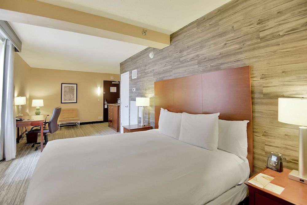 undefined DoubleTree by Hilton Hotel & Suites Houston by the Galleria 4