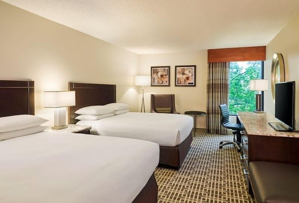 undefined DoubleTree by Hilton Houston Intercontinental Airport 2
