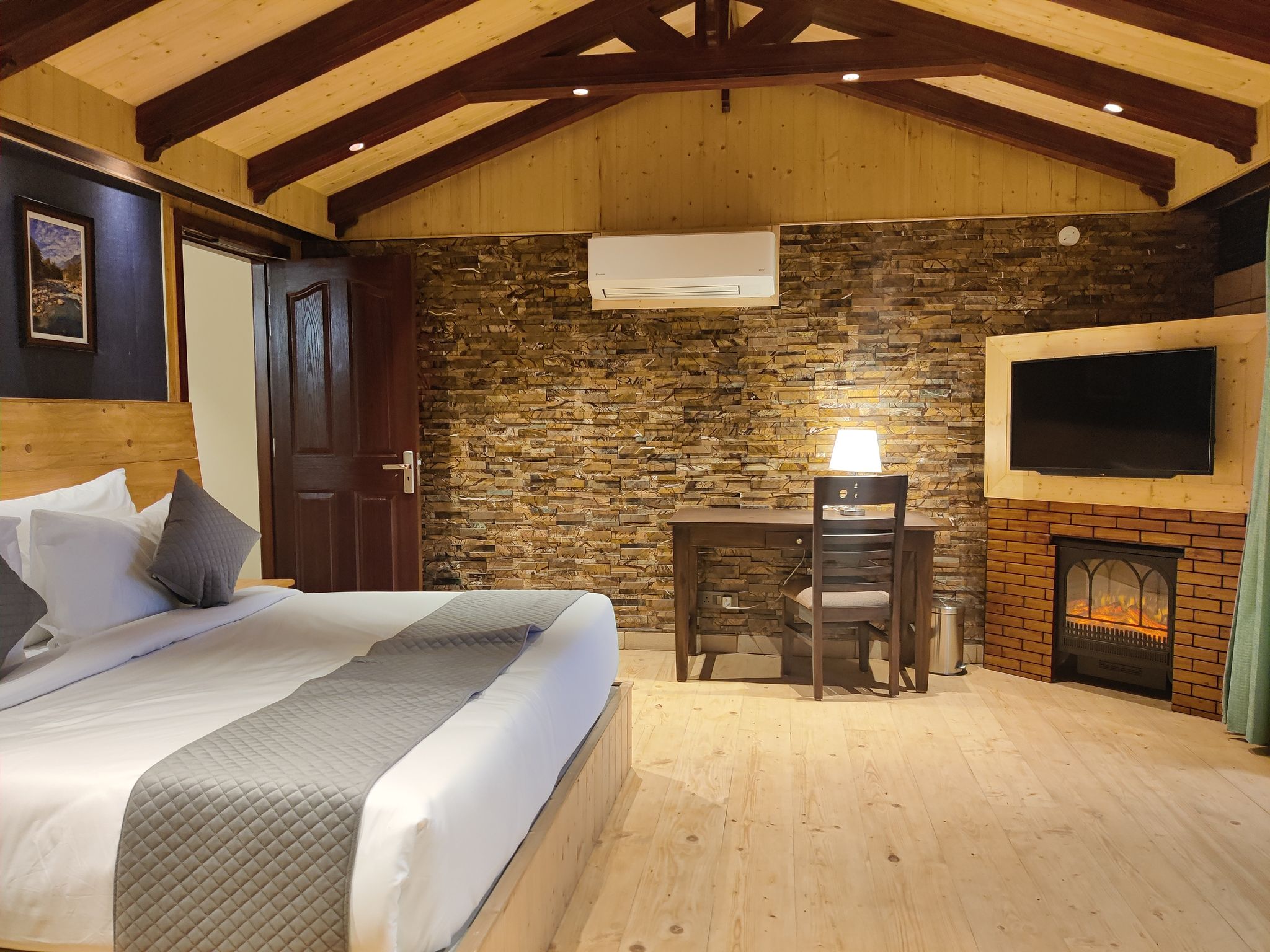 Luxury family two bedroom Cottage- Enjoy complimentary Hi-Tea Timing 5-6Pm