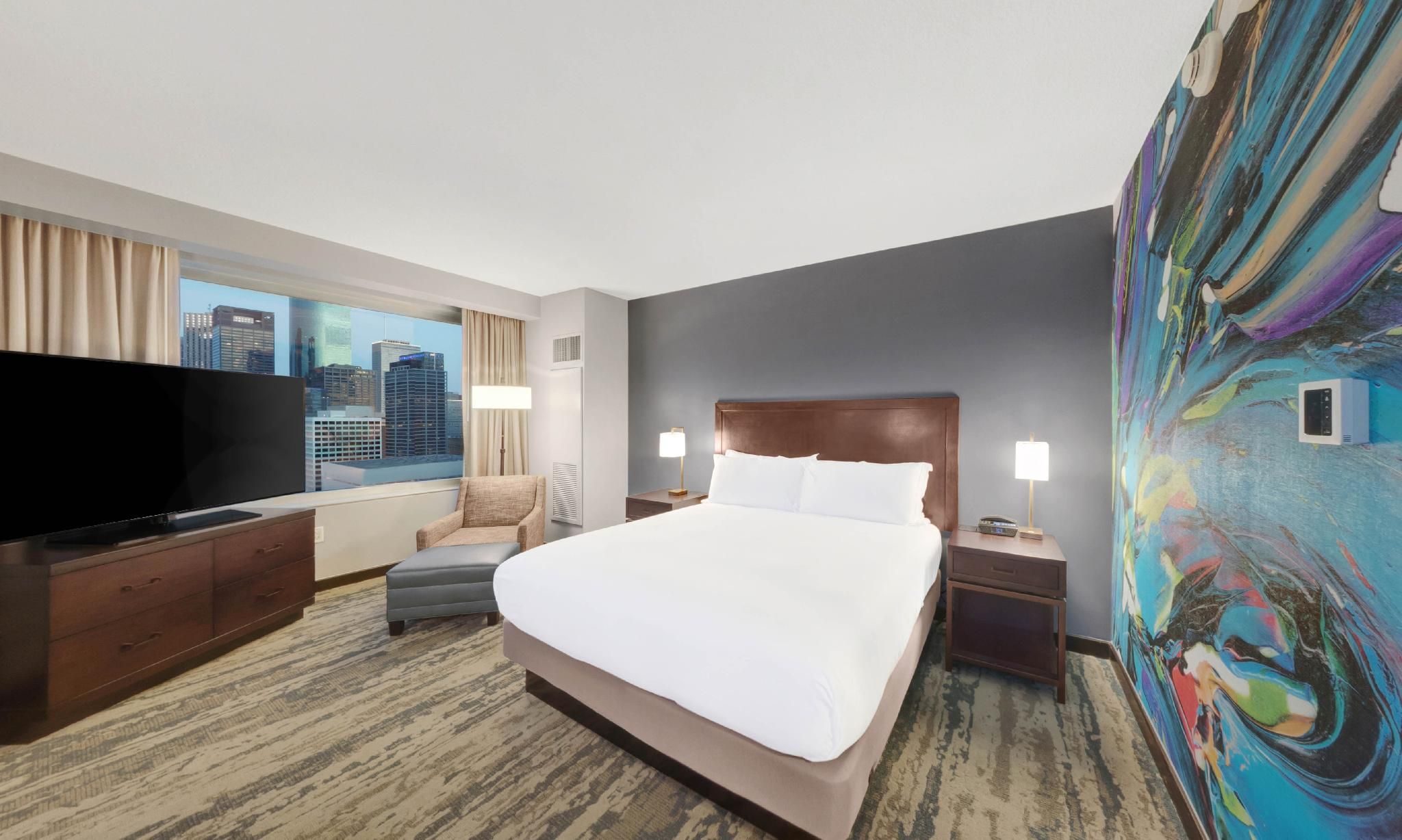 1 KING BED LARGE CORNER ROOM