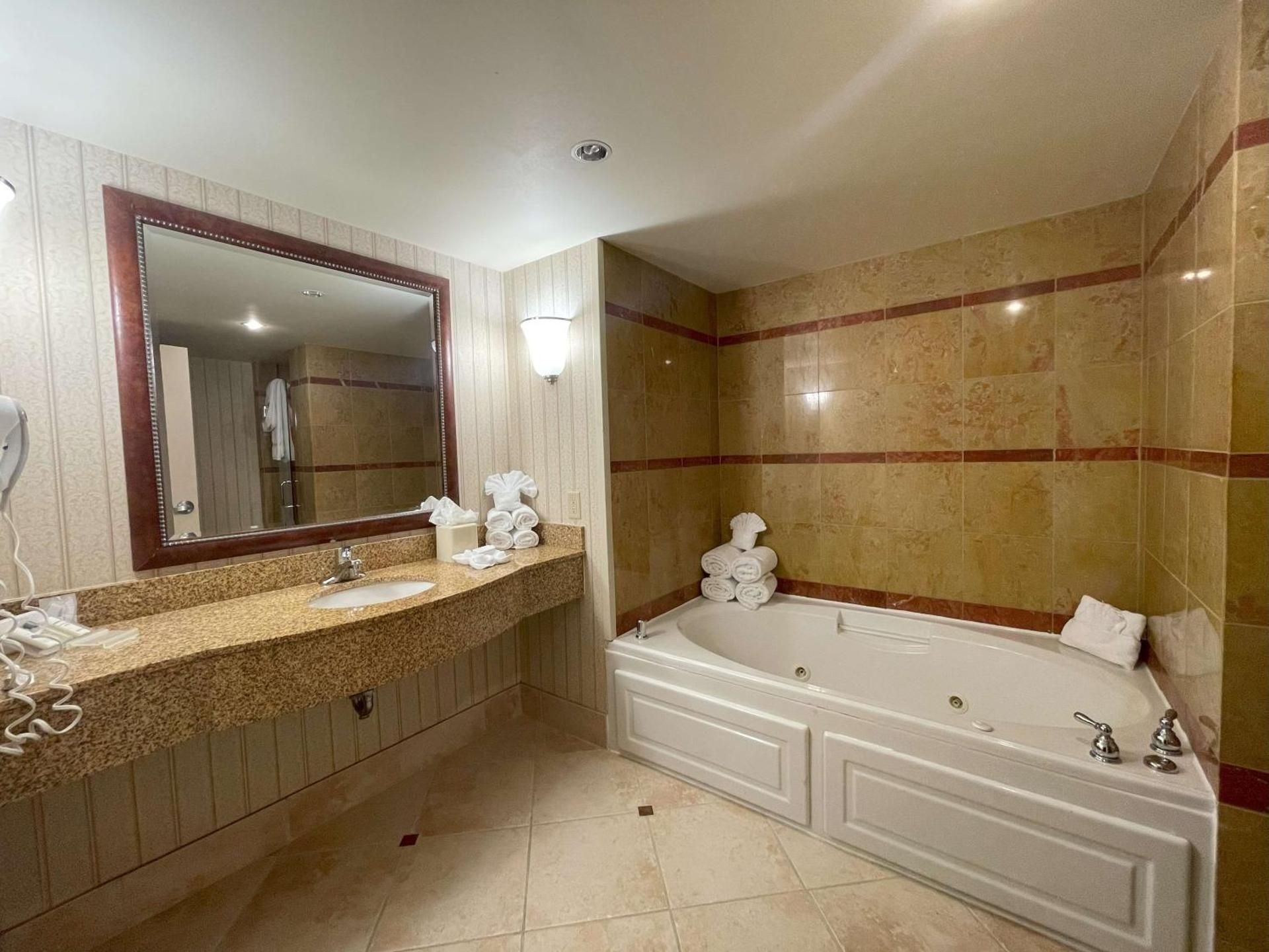 Superior King Suite Jetted Tub