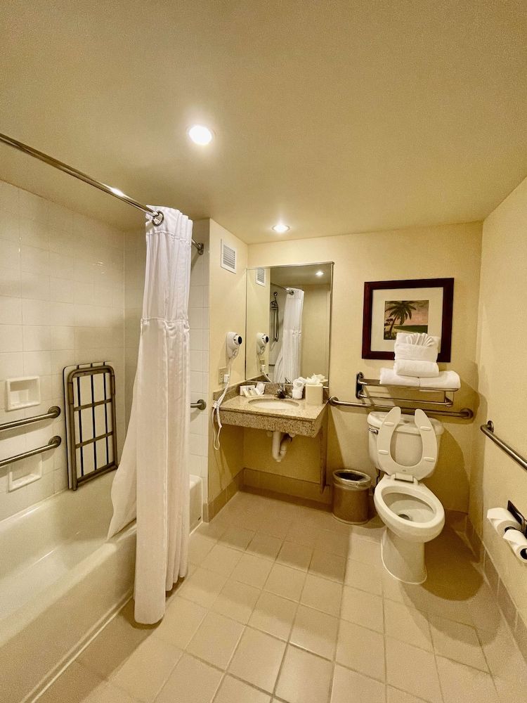 ACP Hotel Houston Westchase, MOD Collection by Sonesta Room, 1 King Bed (Accessible, with Tub) 4