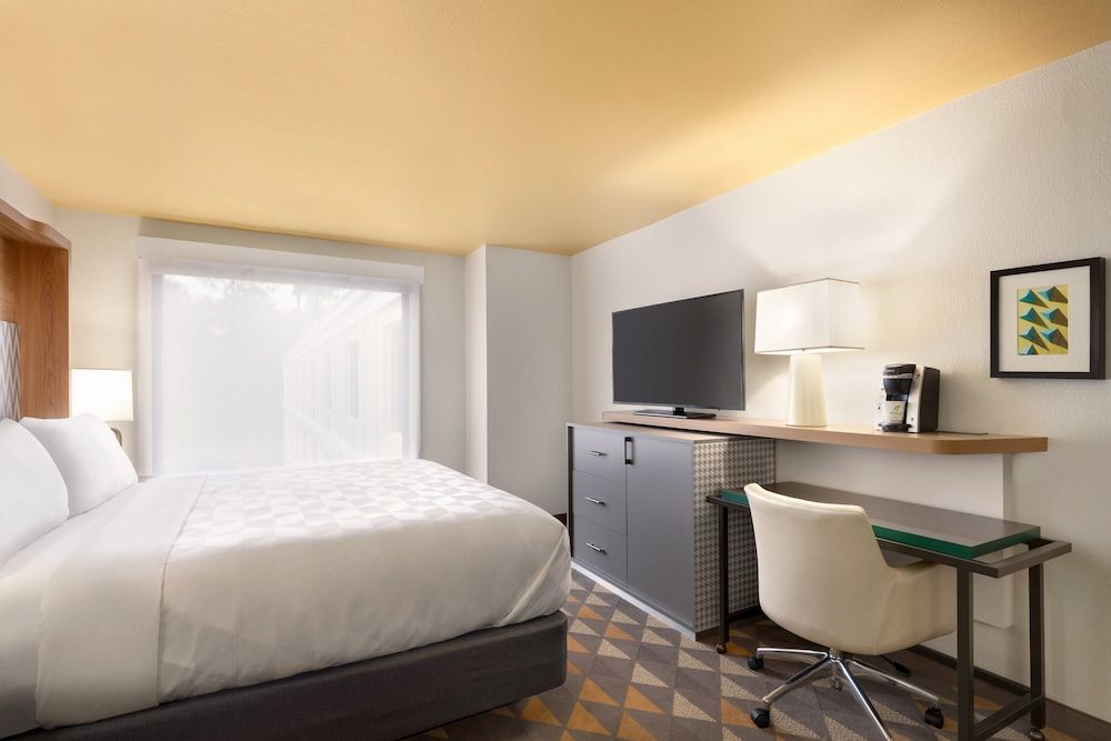 undefined Holiday Inn Houston Intercontinental Airport by IHG 4