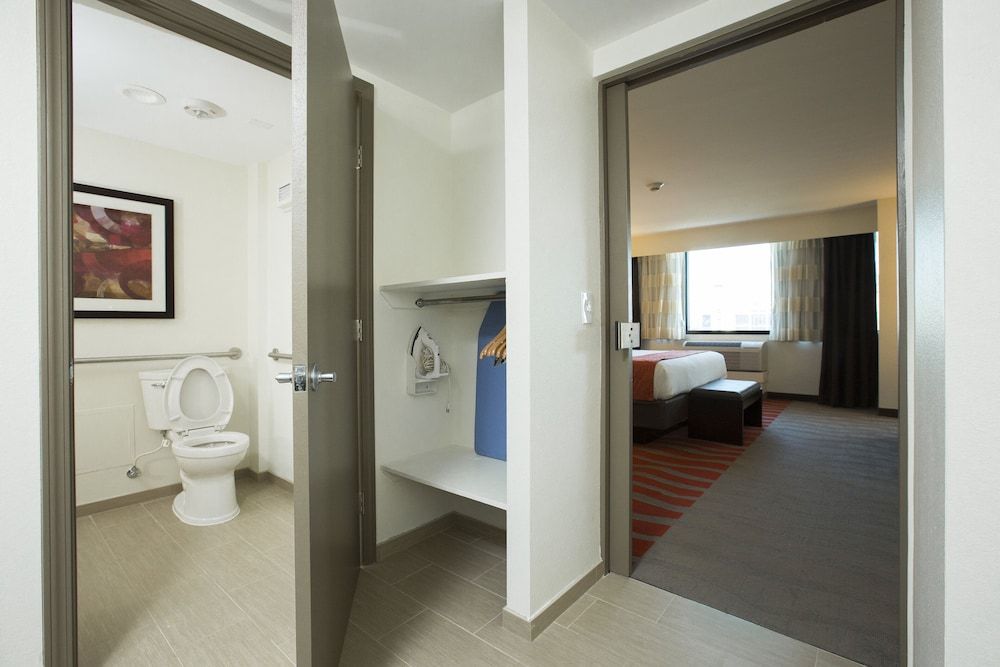 undefined Holiday Inn Houston S - Nrg Area - Medical Center by IHG 3