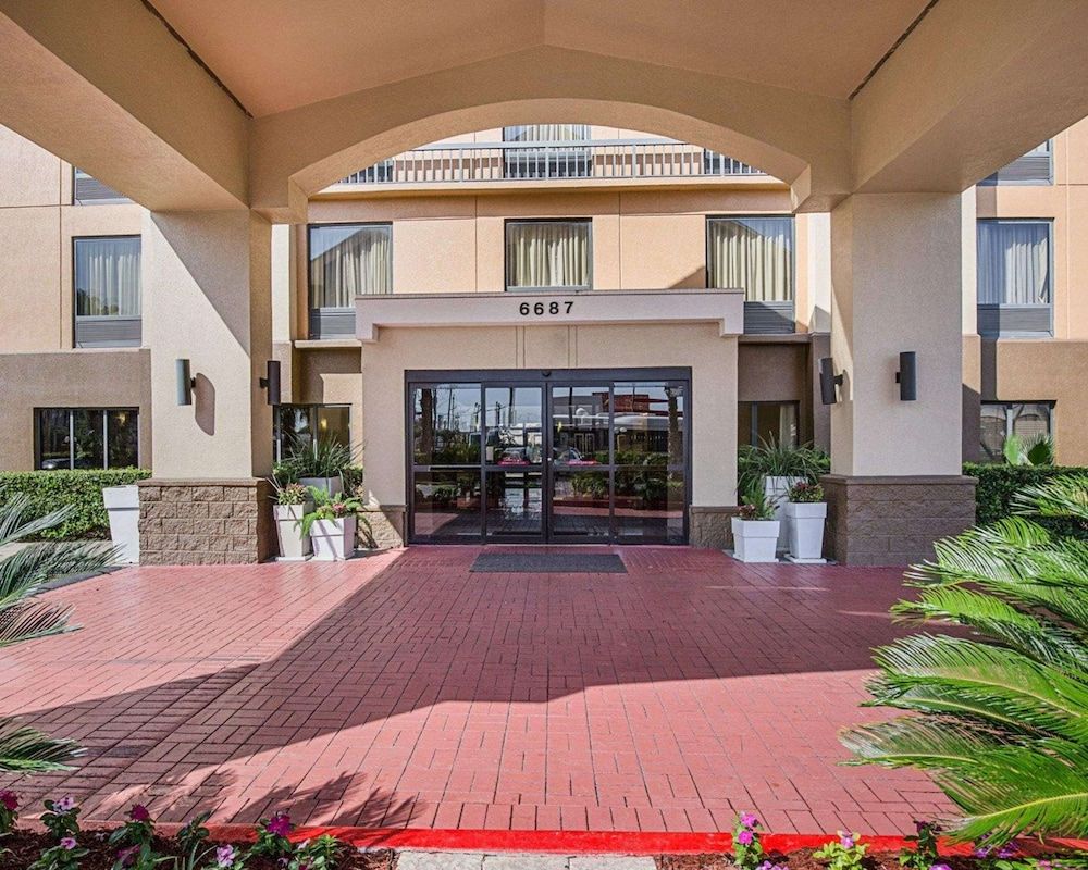 undefined Comfort Inn & Suites Southwest Fwy at Westpark 4