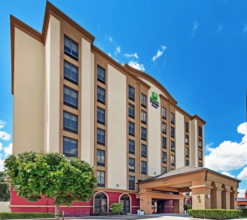 undefined Holiday Inn Express & Suites Houston - Memorial Park Area by IHG 5