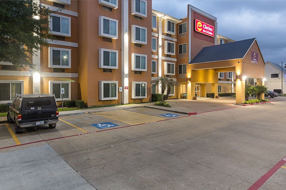 undefined Quality Inn & Suites West Chase 2