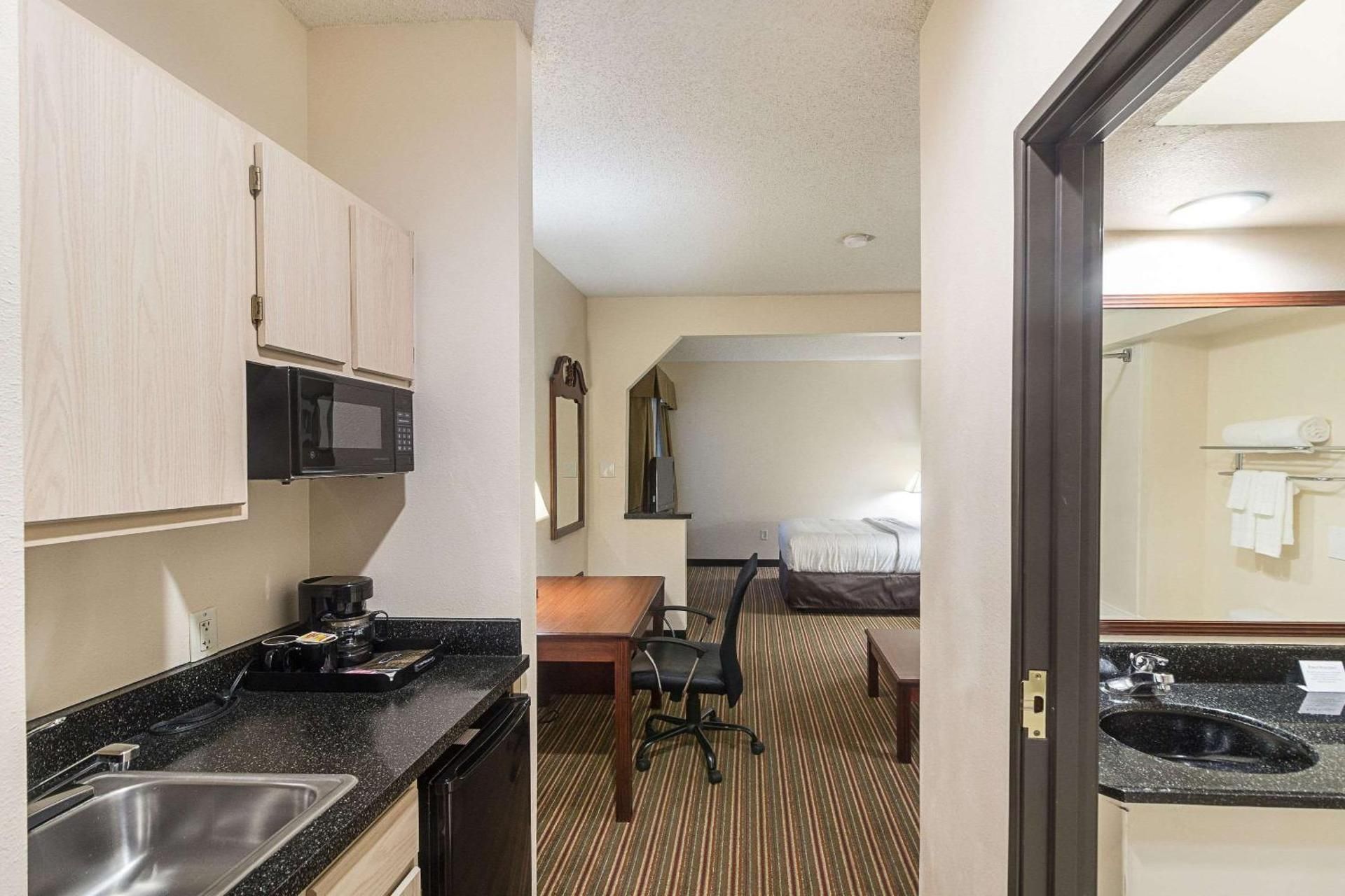 undefined Quality Inn & Suites West Chase 8