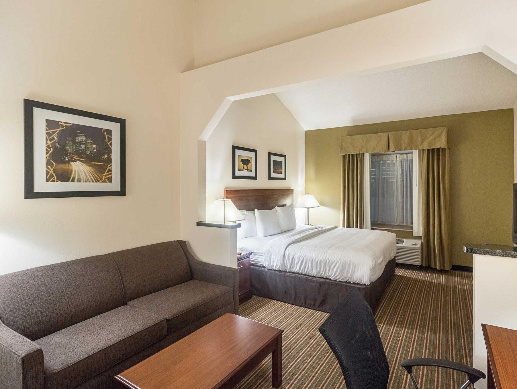 1 King Bed, Nonsmoking, Upgrade