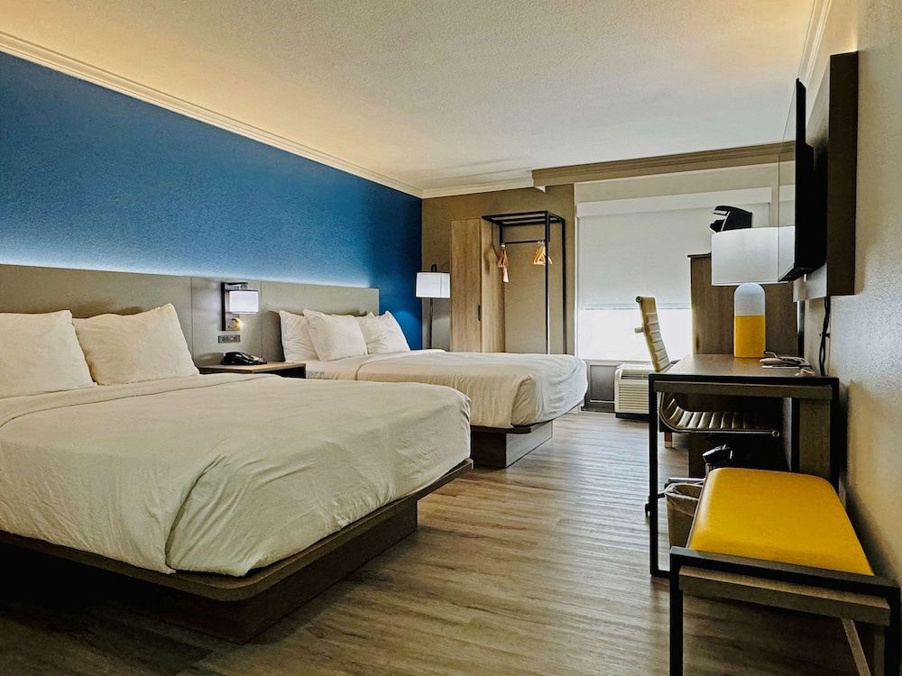 undefined Comfort Inn & Suites Houston I-10 West Energy Corridor