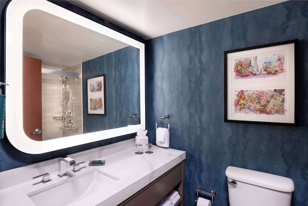 DoubleTree by Hilton Houston Medical Center Hotel & Suites Room, 2 Queen Beds 4