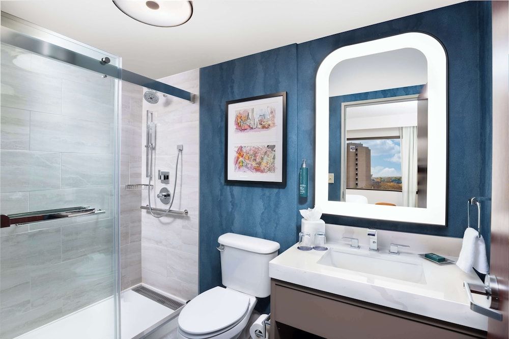 DoubleTree by Hilton Houston Medical Center Hotel & Suites Room, 2 Queen Beds 6