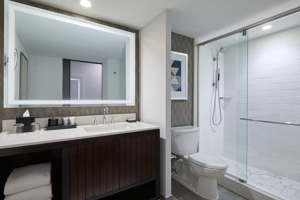 JW Marriott Houston by the Galleria Room, 1 King Bed 16