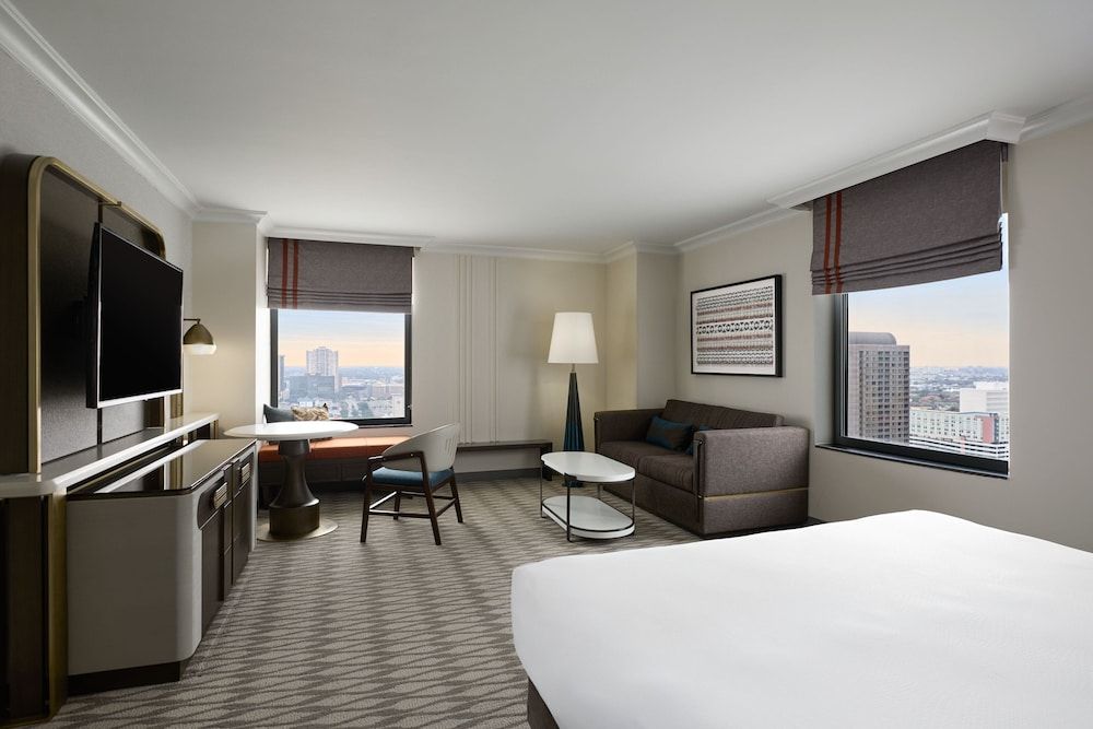 JW Marriott Houston by the Galleria Room, 1 King Bed 3