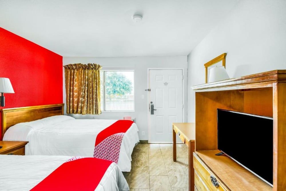 undefined OYO Hotel Houston Southwest I-69 10