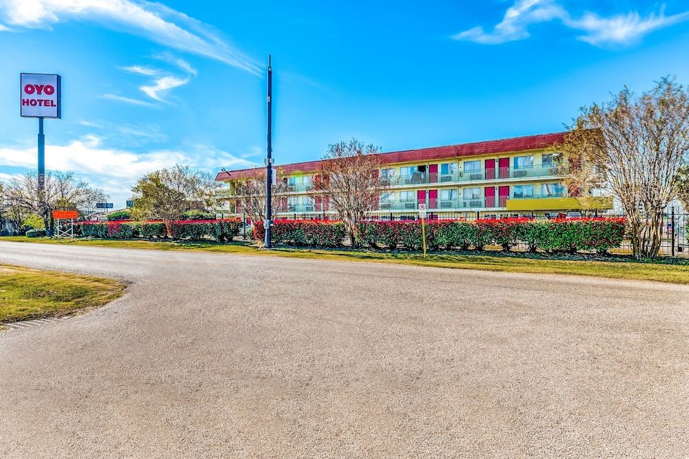 undefined OYO Hotel Houston Southwest I-69 3