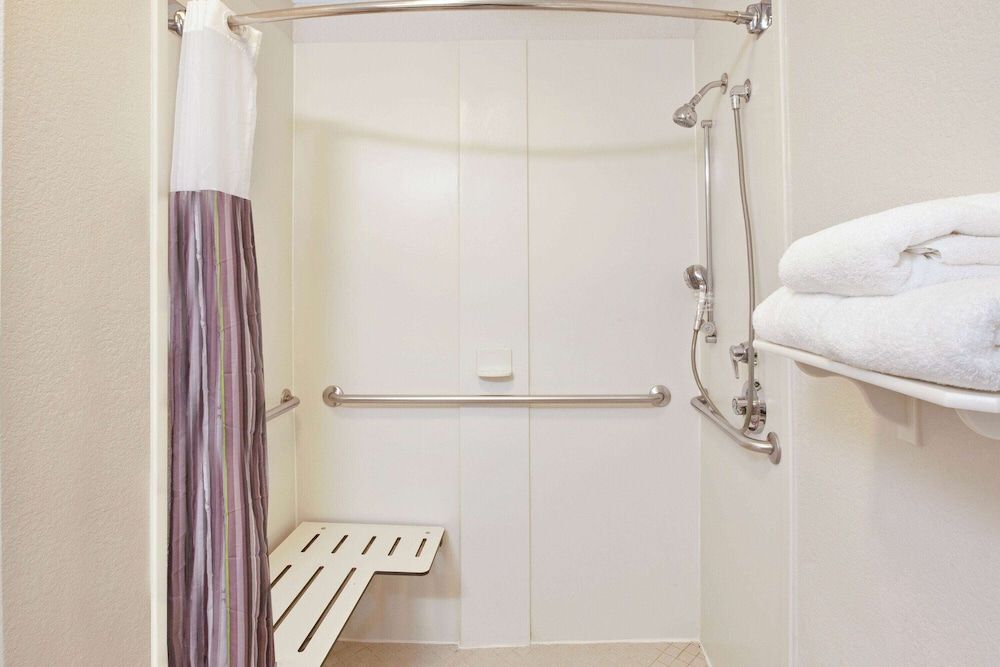 undefined La Quinta Inn & Suites by Wyndham Houston Galleria Area 5