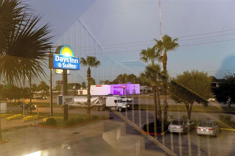 undefined Days Inn & Suites by Wyndham Houston North/Aldine 5