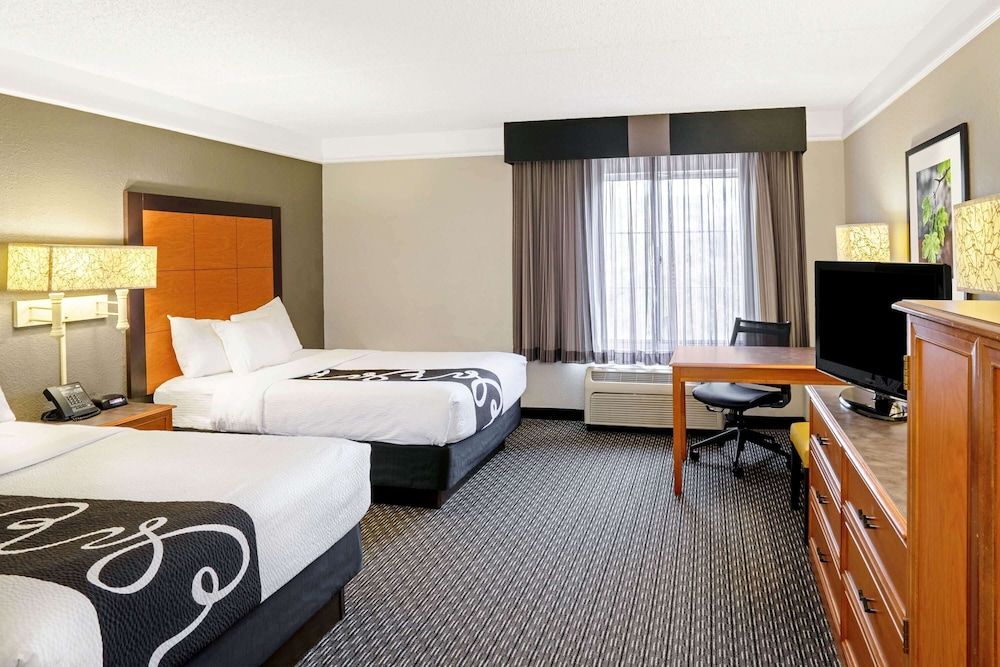 undefined La Quinta Inn & Suites by Wyndham Houston West Park 10 5