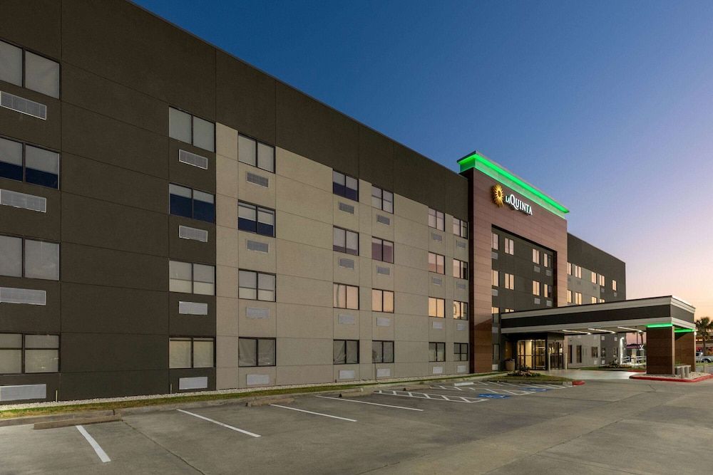 undefined La Quinta Inn & Suites by Wyndham Houston NW Brookhollow 6