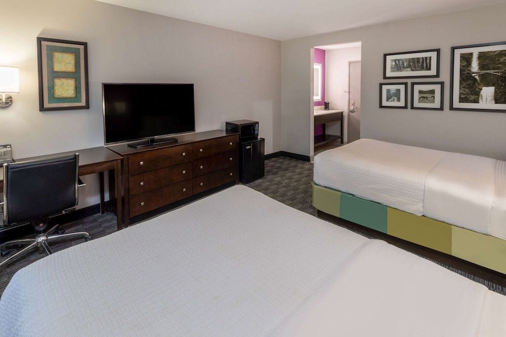 La Quinta Inn & Suites by Wyndham Houston NW Brookhollow Deluxe Room, 2 Double Beds, Non Smoking 2