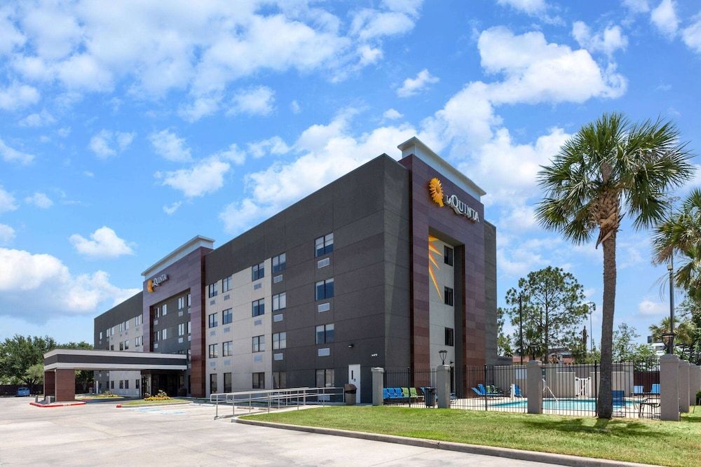 undefined La Quinta Inn & Suites by Wyndham Houston NW Brookhollow 4