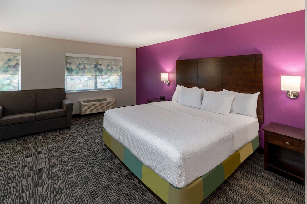 undefined La Quinta Inn & Suites by Wyndham Houston NW Brookhollow 9