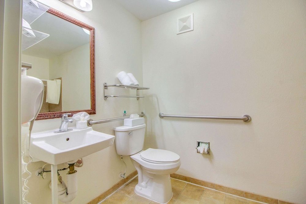 undefined MainStay Suites Texas Medical Center/Reliant Park 8