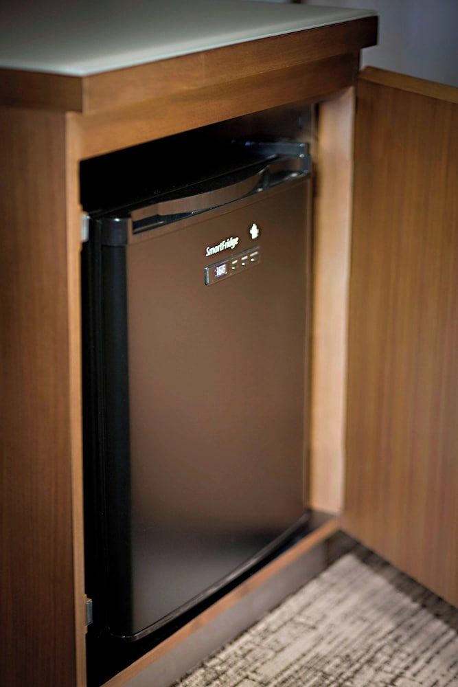 Houston Marriott Medical Center/Museum District Room, 1 King Bed 9