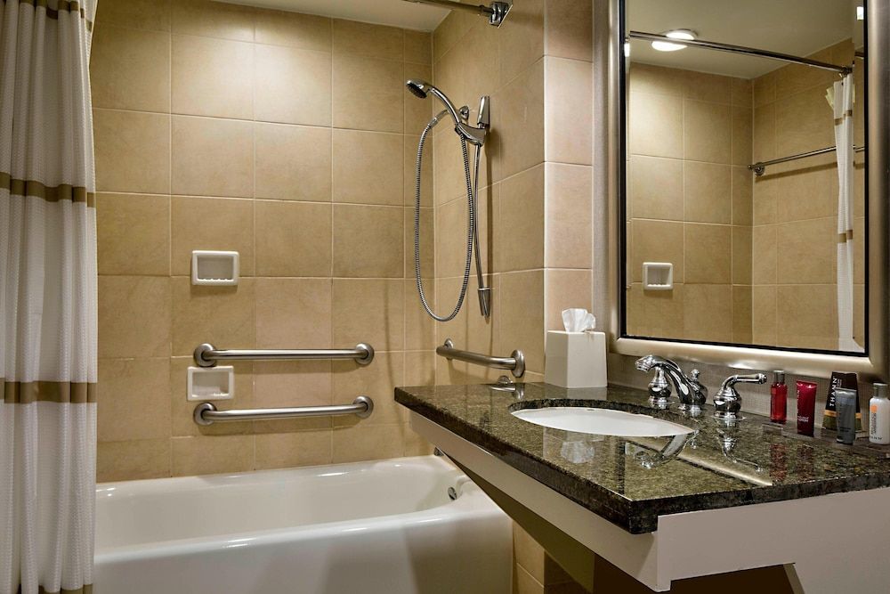 Houston Marriott Westchase Room, 2 Queen Beds, Non Smoking (Mobility/Hearing Accessible, Tub) 3