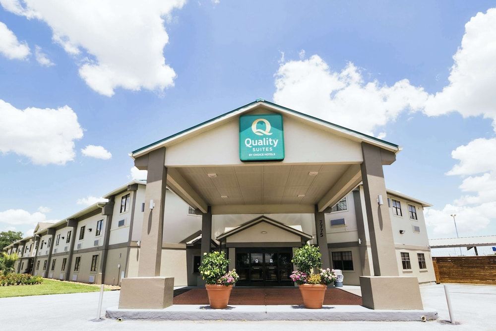 undefined Quality Suites Houston Hobby Airport 5