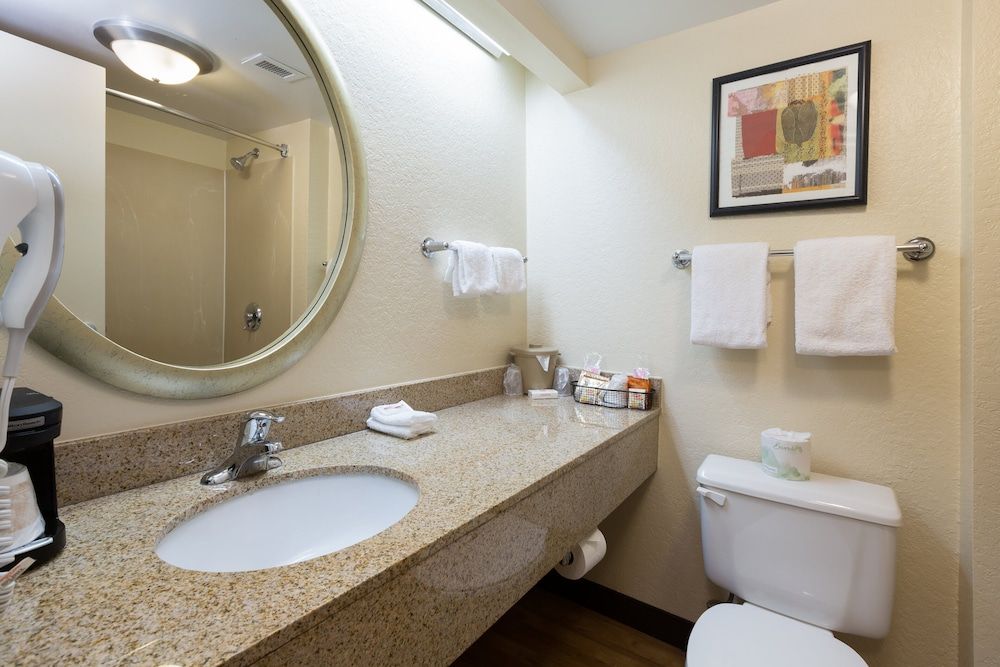 Red Roof Inn Houston - Westchase Deluxe Room, 2 Double Beds, Smoking 5