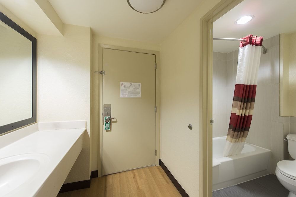 undefined Red Roof Inn Houston - Brookhollow 9