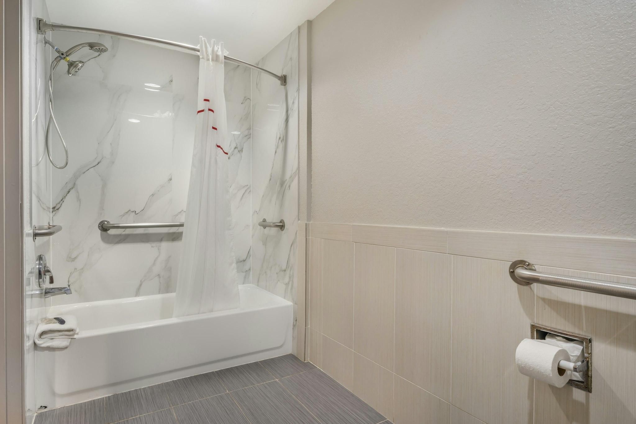 ADA Accessible Deluxe 2 Queen Beds with Roll-in Shower Non-Smoking