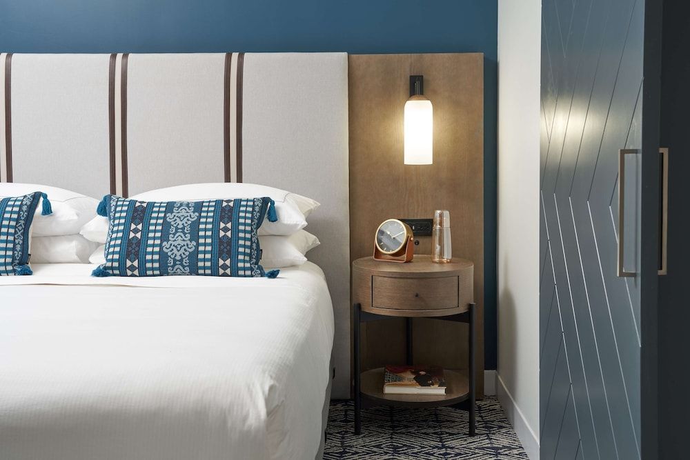 The Chifley Houston, Tapestry Collection by Hilton Suite, 1 Bedroom, Accessible (Roll In Shower) 10