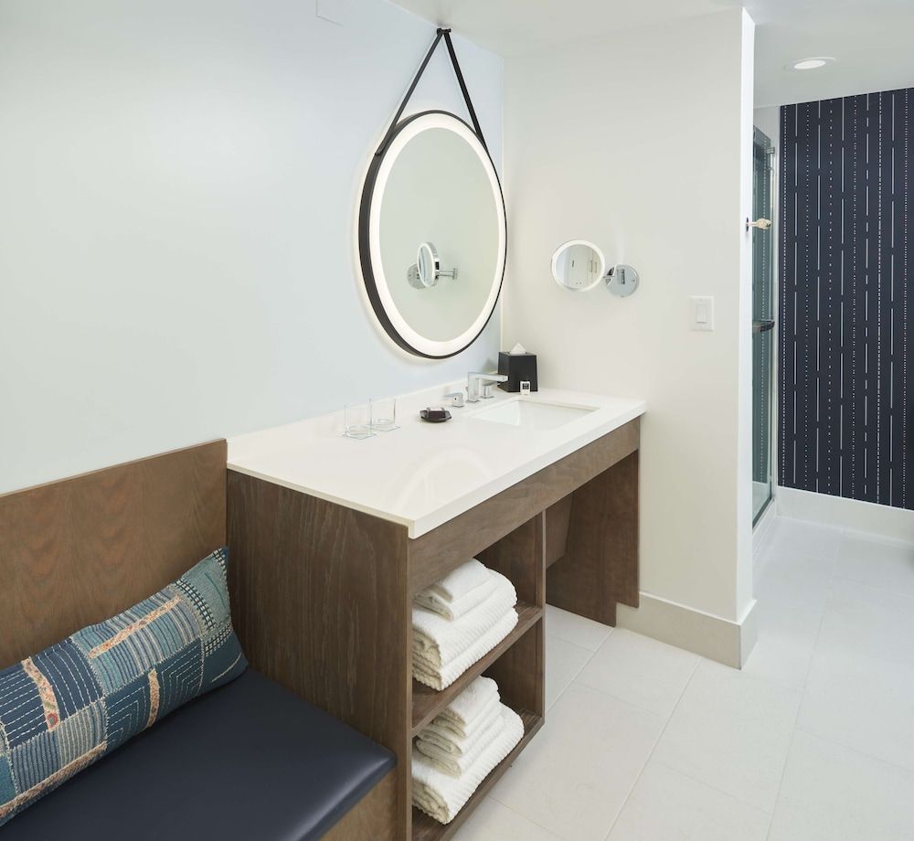 The Chifley Houston, Tapestry Collection by Hilton Suite, 1 Bedroom, Accessible (Roll In Shower) 8