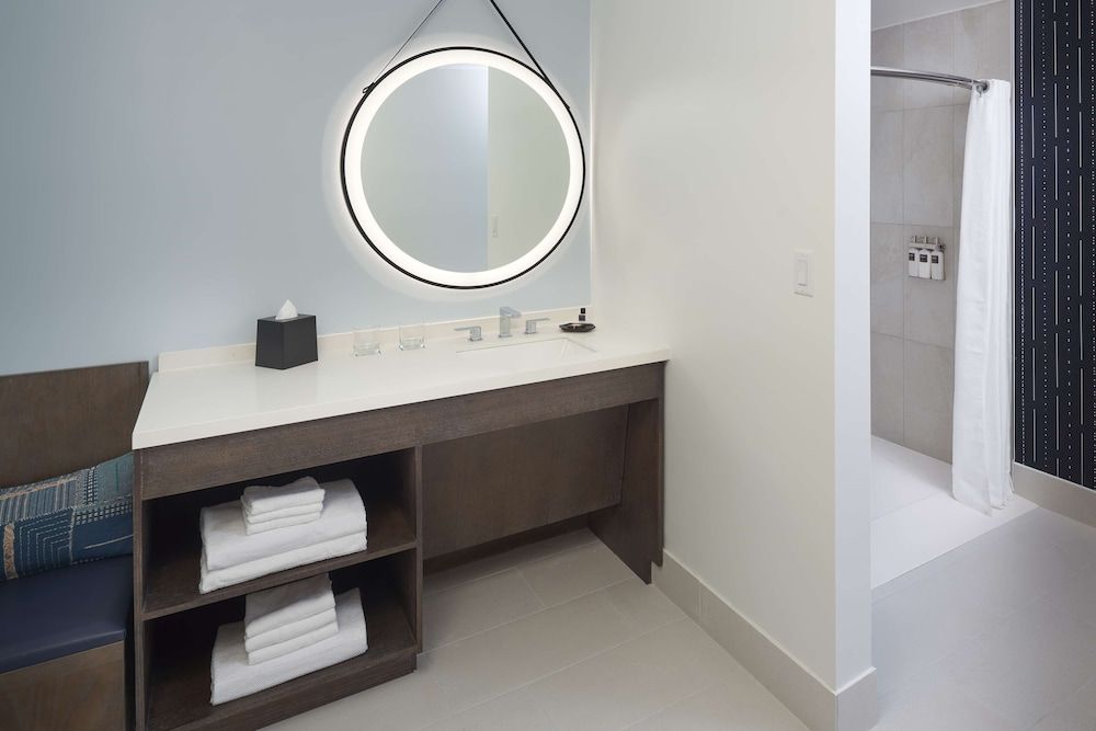 The Chifley Houston, Tapestry Collection by Hilton Suite, 1 Bedroom, Accessible (Roll In Shower) 6