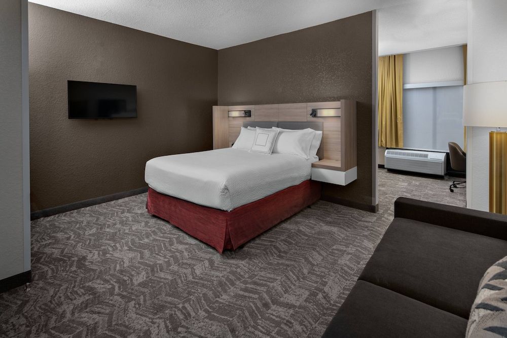 undefined SpringHill Suites Houston Hobby Airport 4