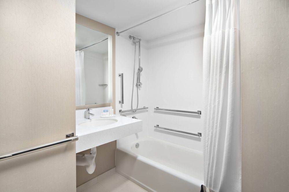 undefined SpringHill Suites Houston Hobby Airport 7