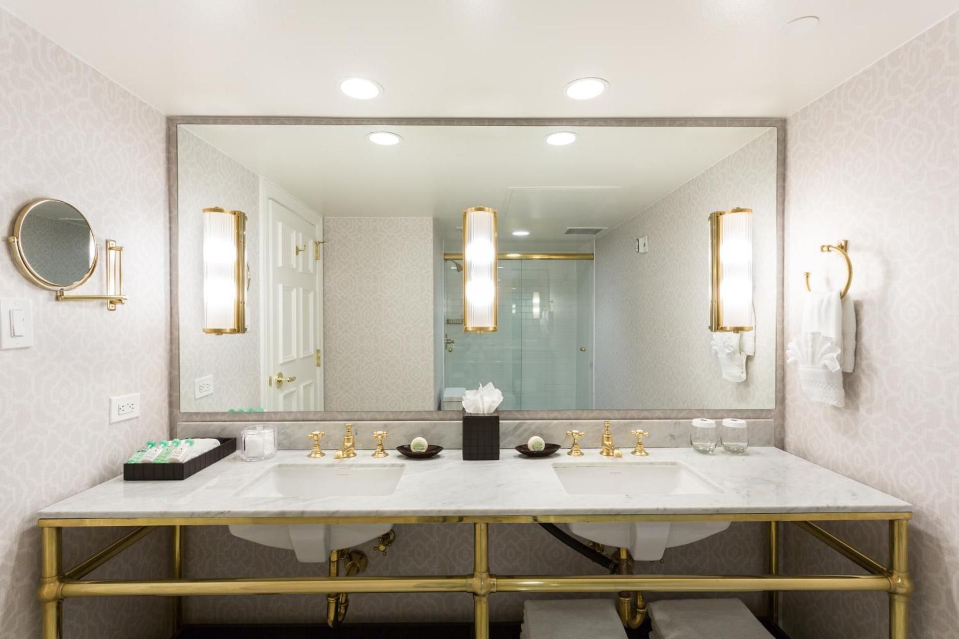 One-Bedroom Corner Suite