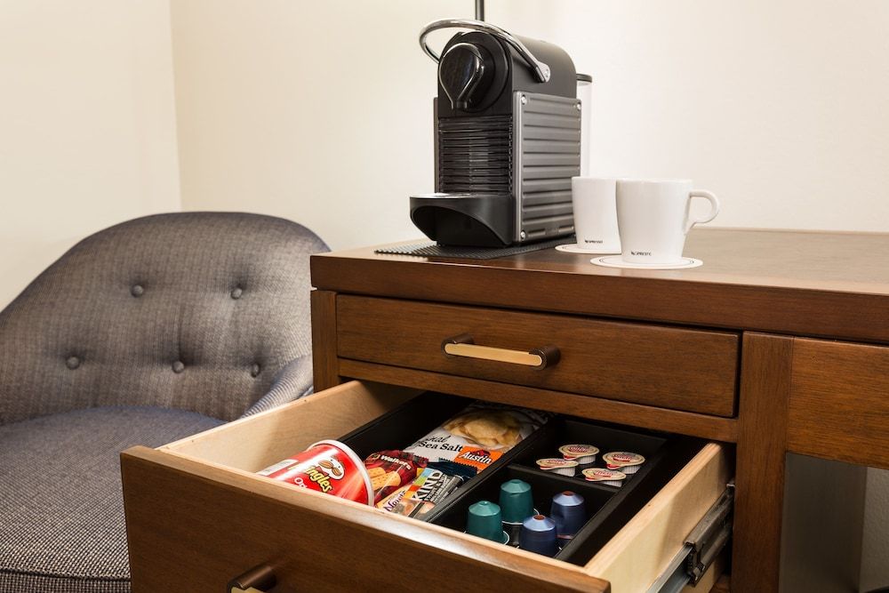 The Lancaster Hotel Room, 1 King Bed (Petite) 4