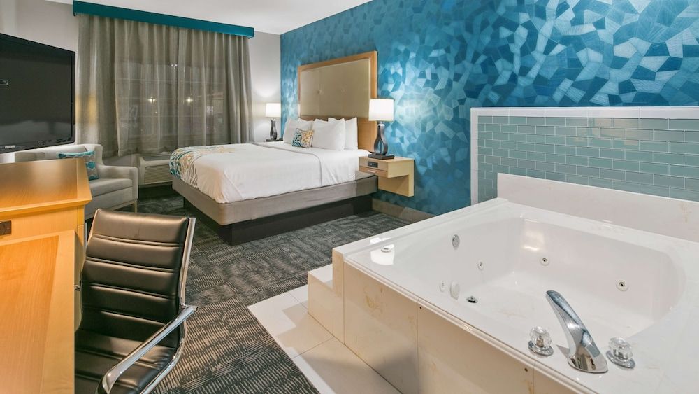 Suite, 1 King Bed, Non Smoking, Jetted Tub
