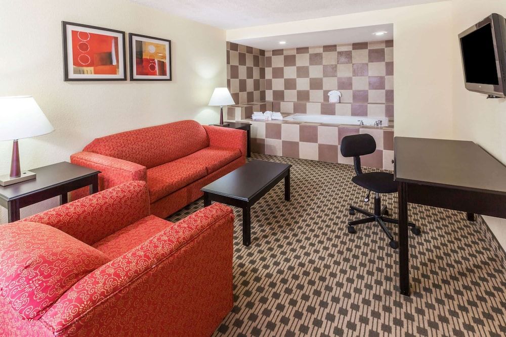 Suite, 1 King Bed, Non Smoking, Hot Tub (One-Bedroom)